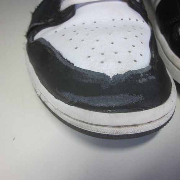 Nike Mens Air Jordan 1 Low 553558 Size 10 Black / Gray Leather Sneakers  w/ Flaw